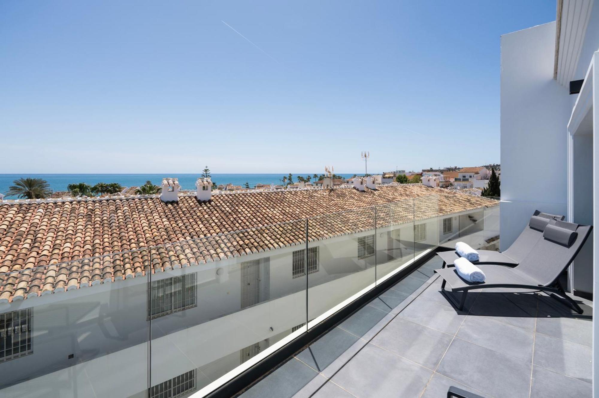 The Orange House Boutique Hotel And Upstairs Rooftop Bar Center Of La Cala De Mijas 100M From The Beach Exteriör bild