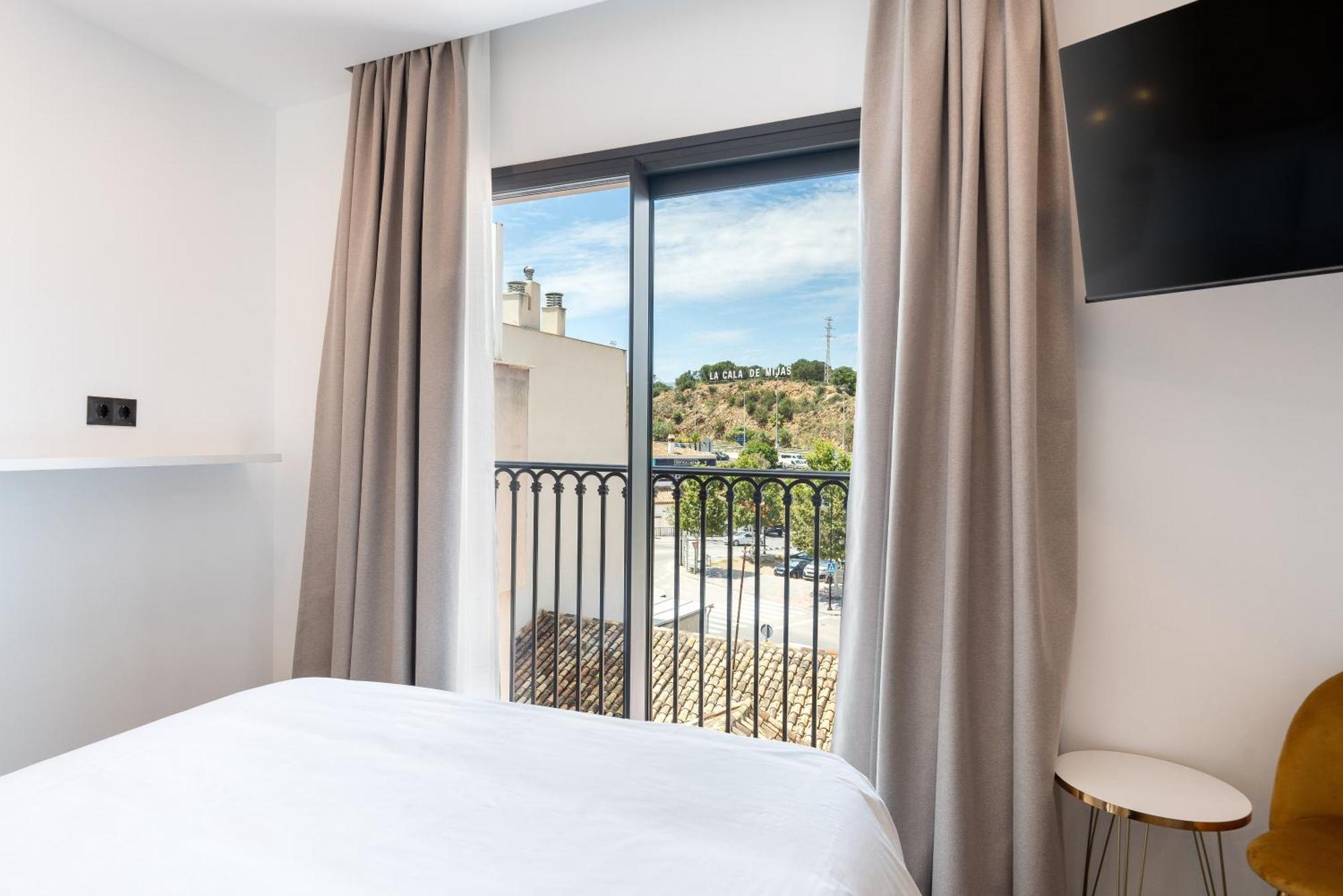 The Orange House Boutique Hotel And Upstairs Rooftop Bar Center Of La Cala De Mijas 100M From The Beach Exteriör bild