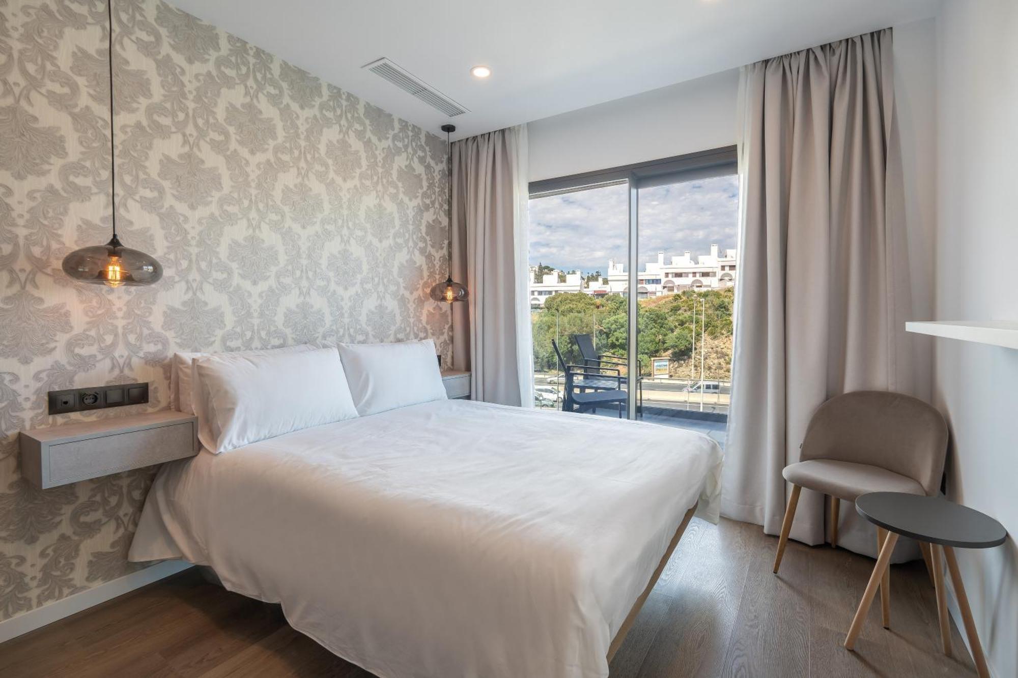 The Orange House Boutique Hotel And Upstairs Rooftop Bar Center Of La Cala De Mijas 100M From The Beach Exteriör bild