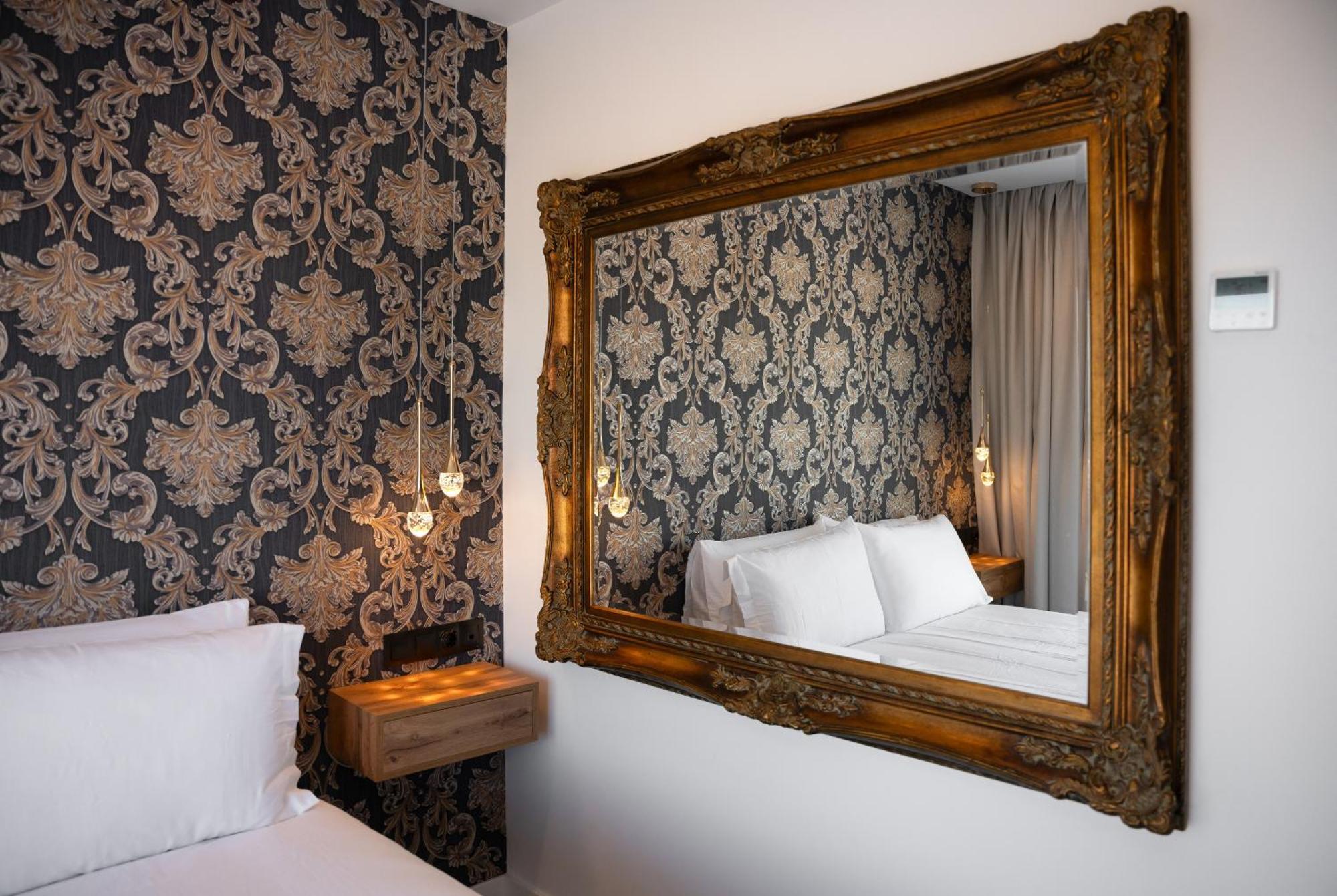 The Orange House Boutique Hotel And Upstairs Rooftop Bar Center Of La Cala De Mijas 100M From The Beach Exteriör bild