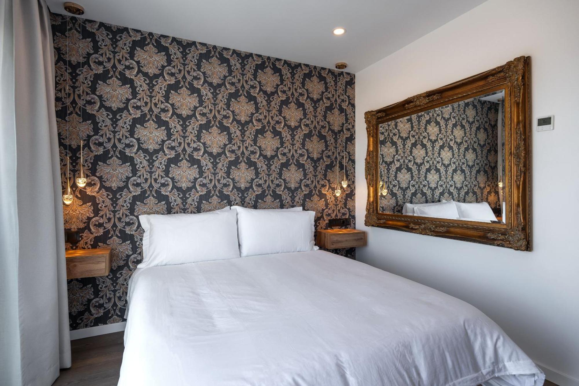 The Orange House Boutique Hotel And Upstairs Rooftop Bar Center Of La Cala De Mijas 100M From The Beach Exteriör bild